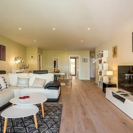 Silverwood - By Lovelystay *